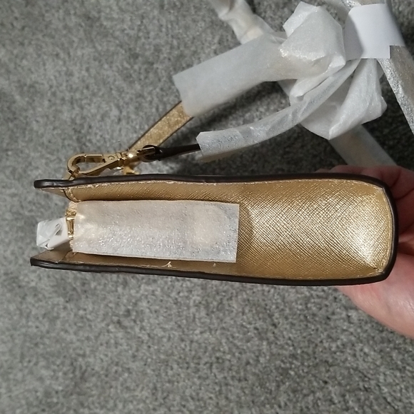 NWT Michael Kors Jet Set Travel Large Crossbody Clutch in Pale Gold - Picture 5 of 10